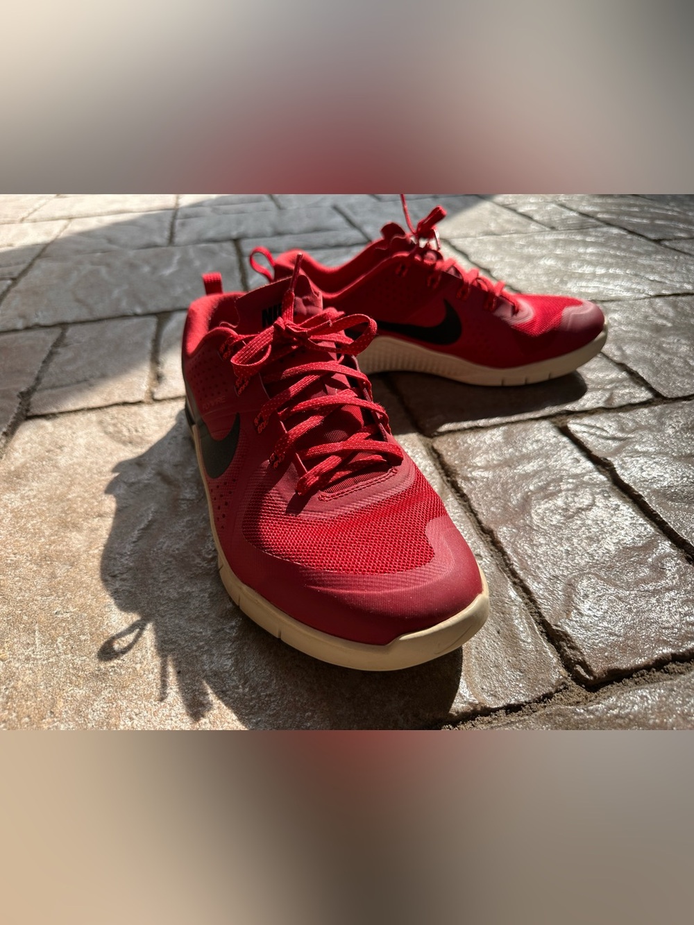 Nike Men’s Gym Red Metcon 1 Athletic Trainers with Black Swoosh